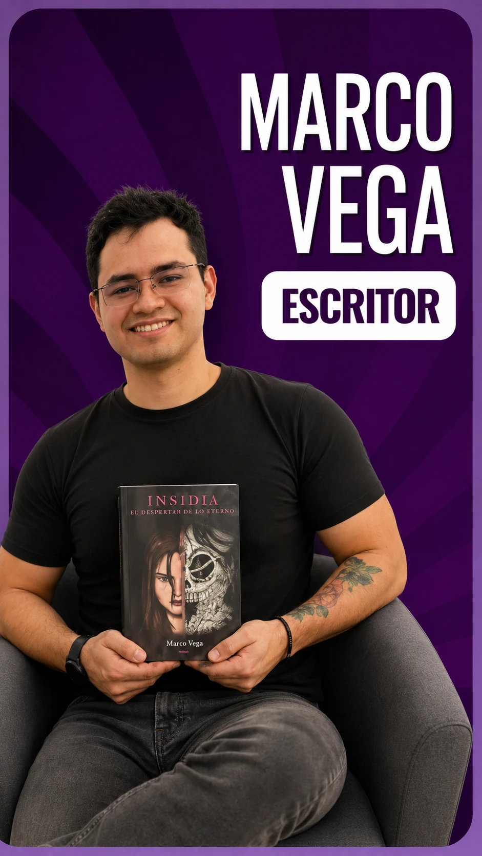 Marcos Vega, escritor, con su obra
