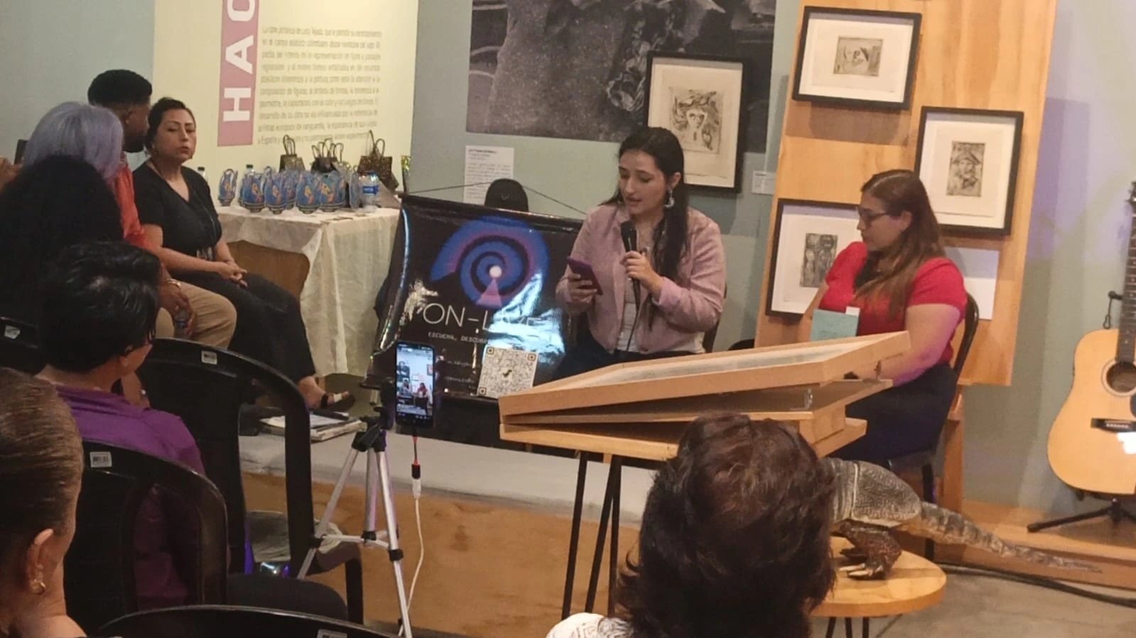 Lectura frente al público en el Museo Lucy Tejada