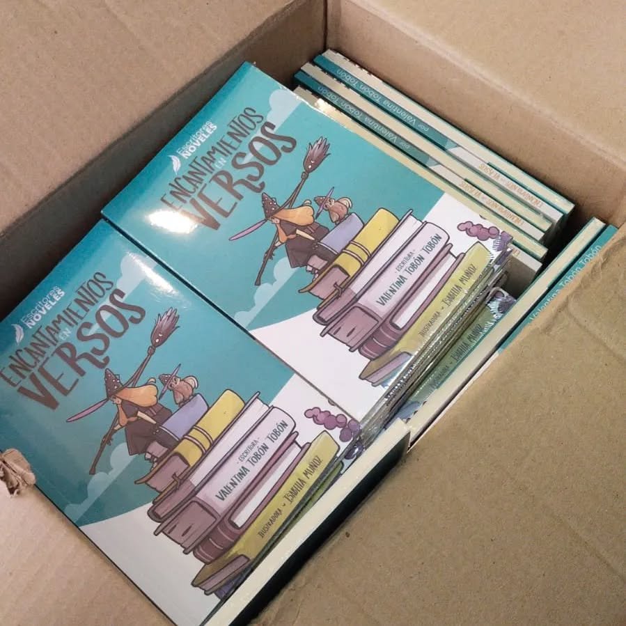 Ejemplares de Encantamientos en versos preparados para llegar a nuevos lectores